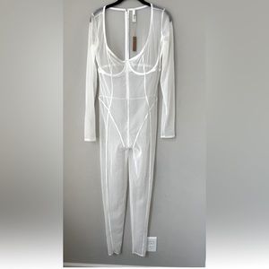 SKIMS BRIDAL COLLECTION
ULTRA FINE MESH SHEER
UNDERWIRE CATSUIT MARBLE